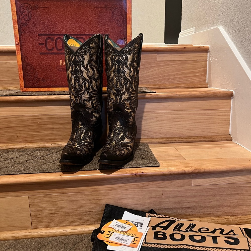 EUC. Corral Cowboy Boots